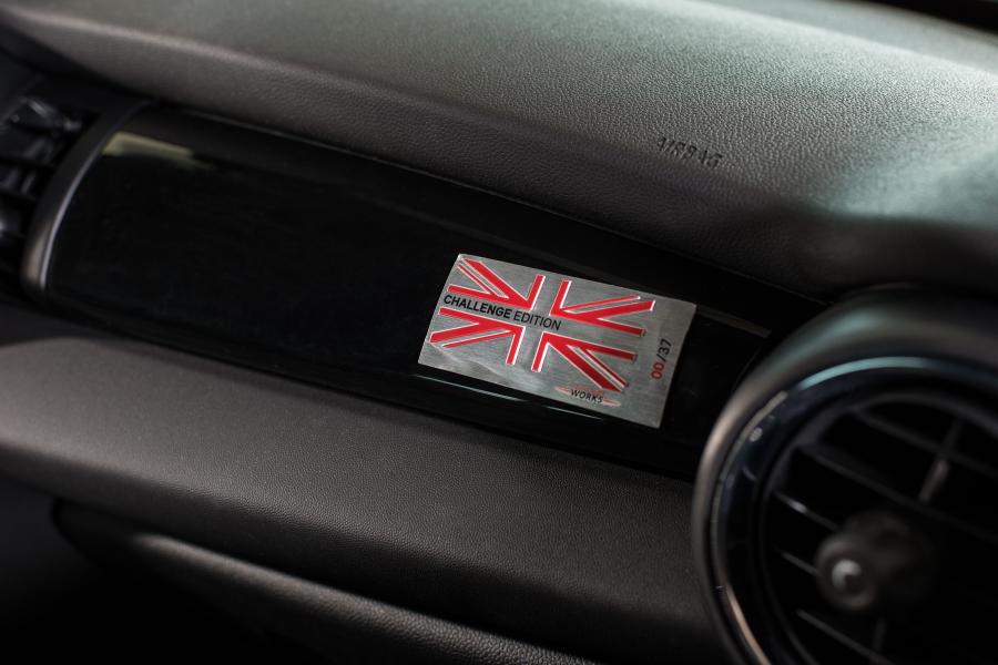 Детали интерьера Mini Cooper S JCW Challenge 2016 года  (фото 46 из 60)